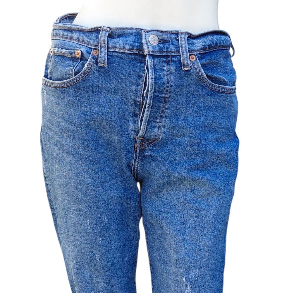 8263.....Levi Wedgie Straight Leg Jeans Size 30