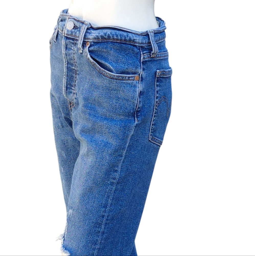 8263.....Levi Wedgie Straight Leg Jeans Size 30