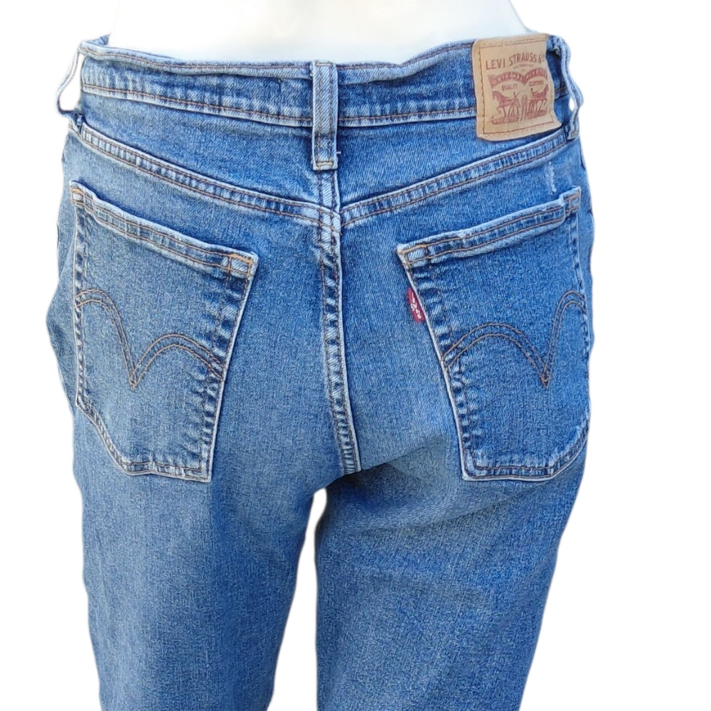 8263.....Levi Wedgie Straight Leg Jeans Size 30