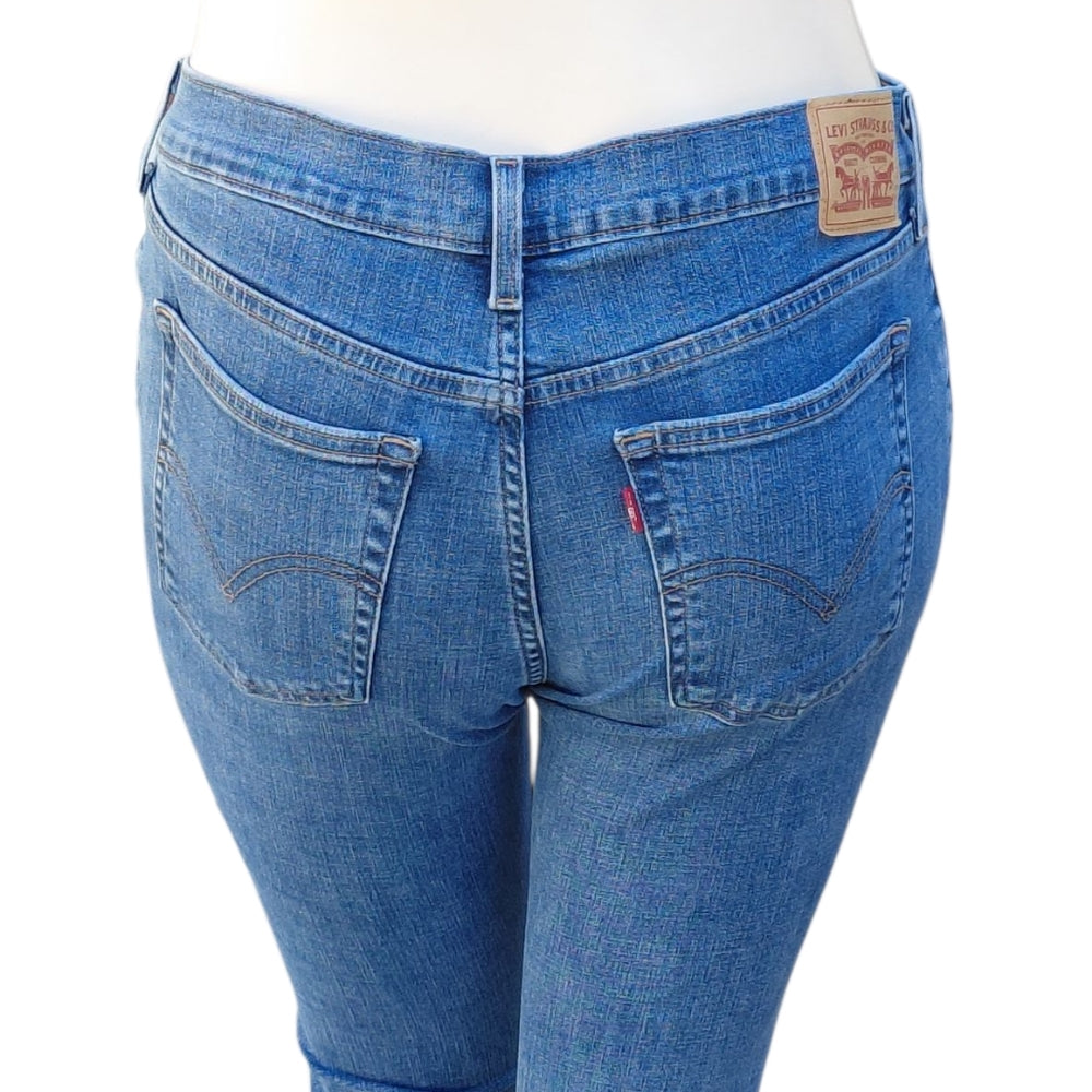 8264.... Levi's Boyfriend Jeans Size 31