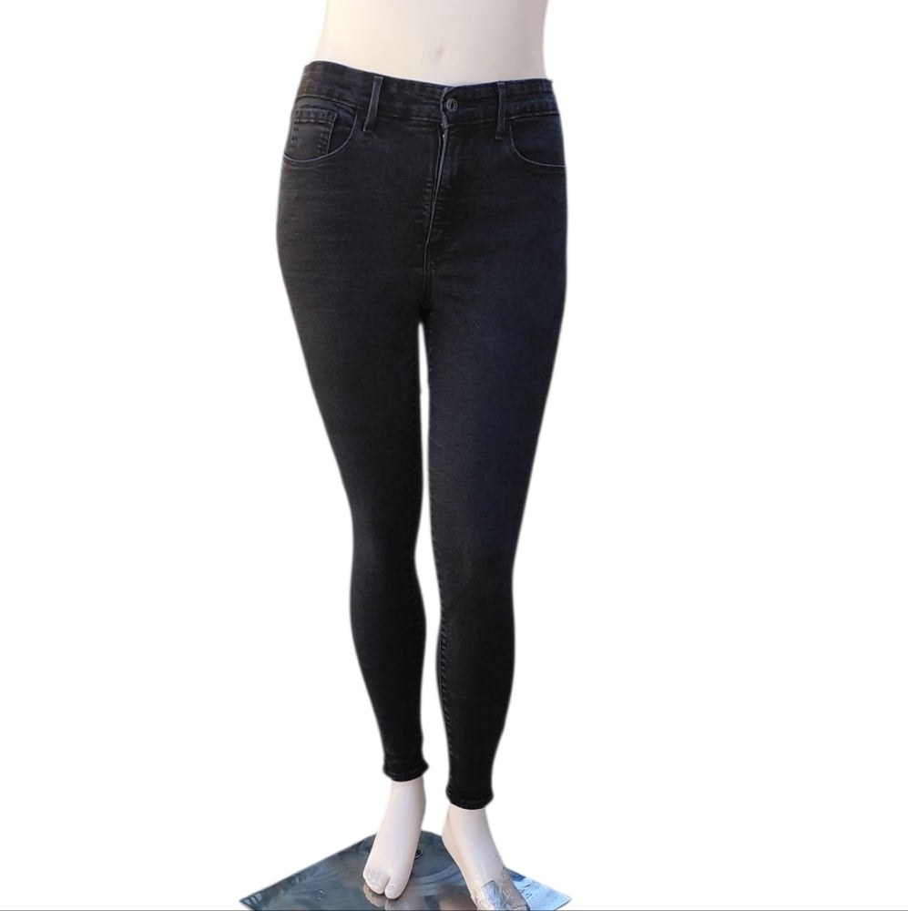 8266.....Denizen By Levi's Skinny Jeans Size 10 W30