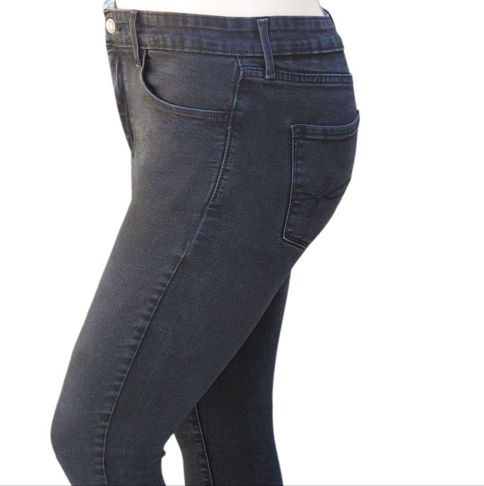 8266.....Denizen By Levi's Skinny Jeans Size 10 W30