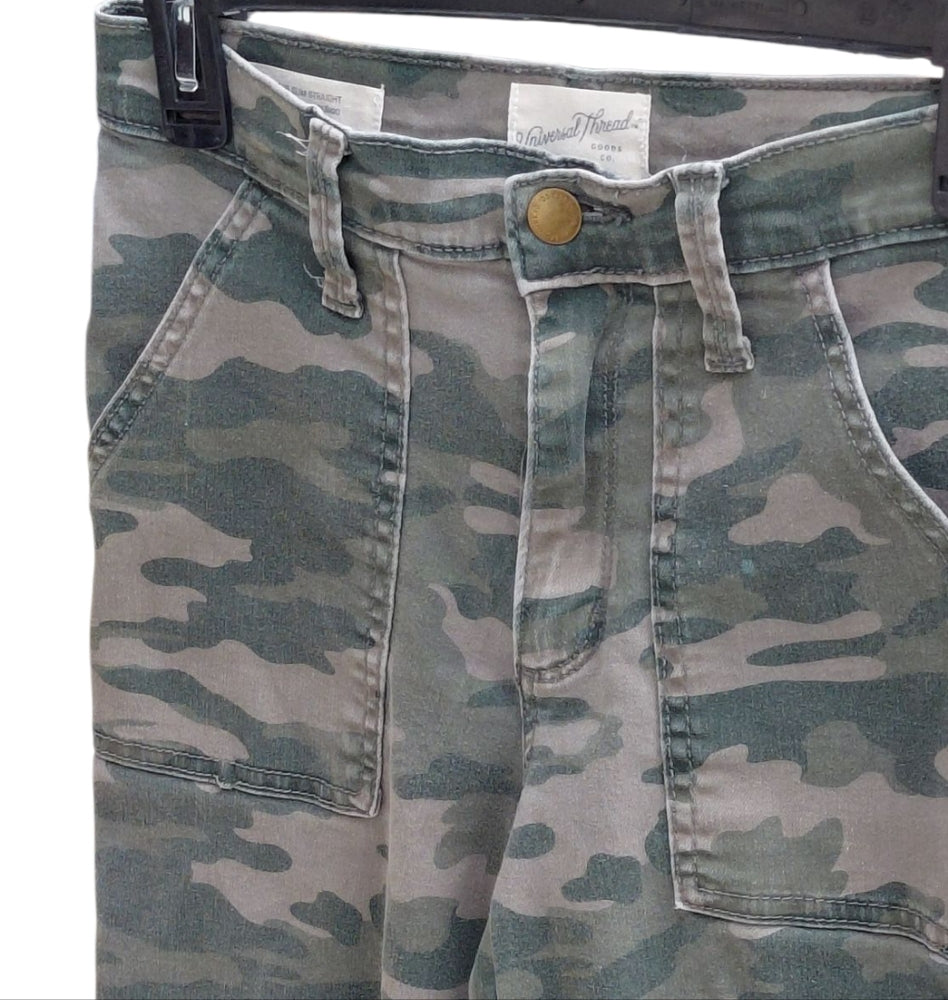 8286.....Camouflage Cargo Pants Size 00/24