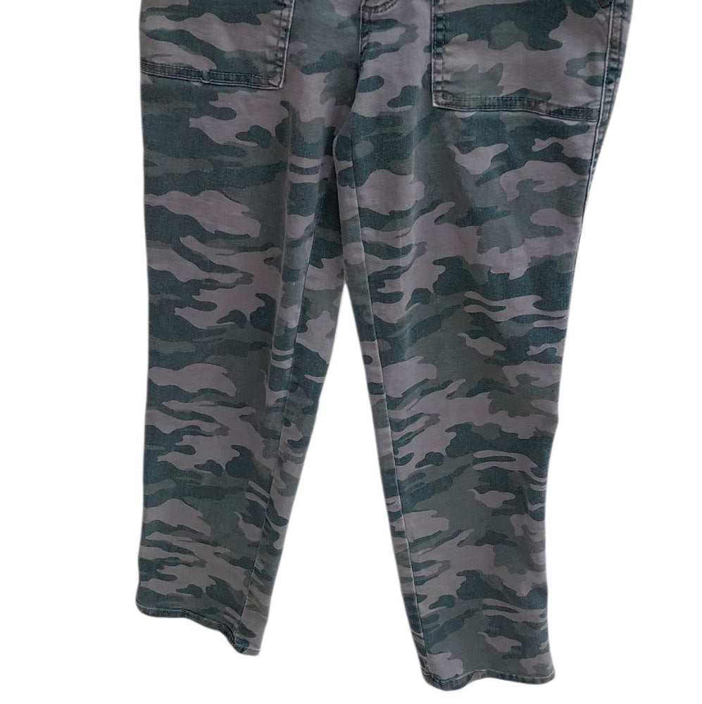 8286.....Camouflage Cargo Pants Size 00/24