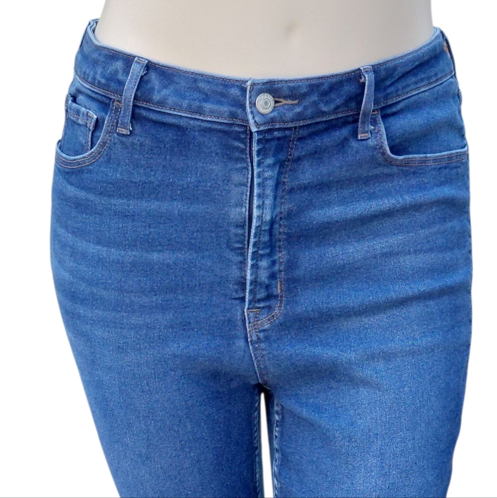 8259. ....Women's Old Navy Jeans Size 16