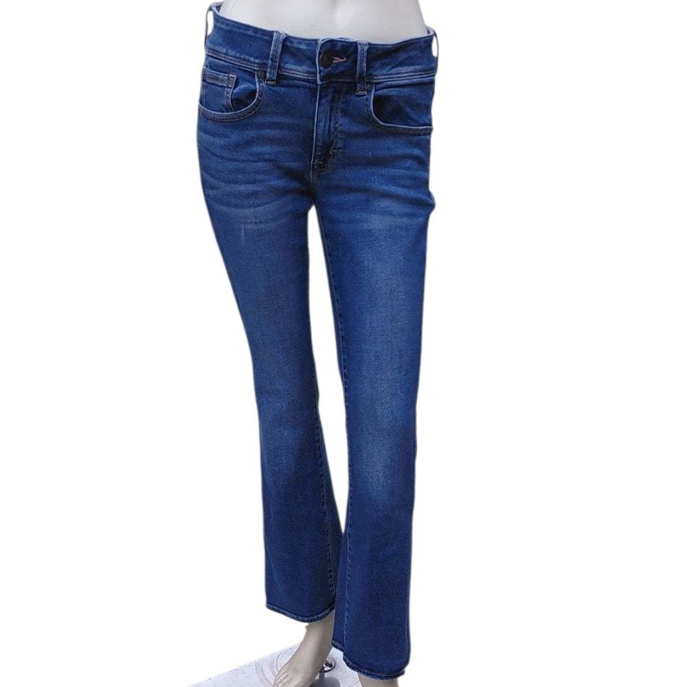 9300...Women's .American Eagle Classic Blue Jeans Size 6