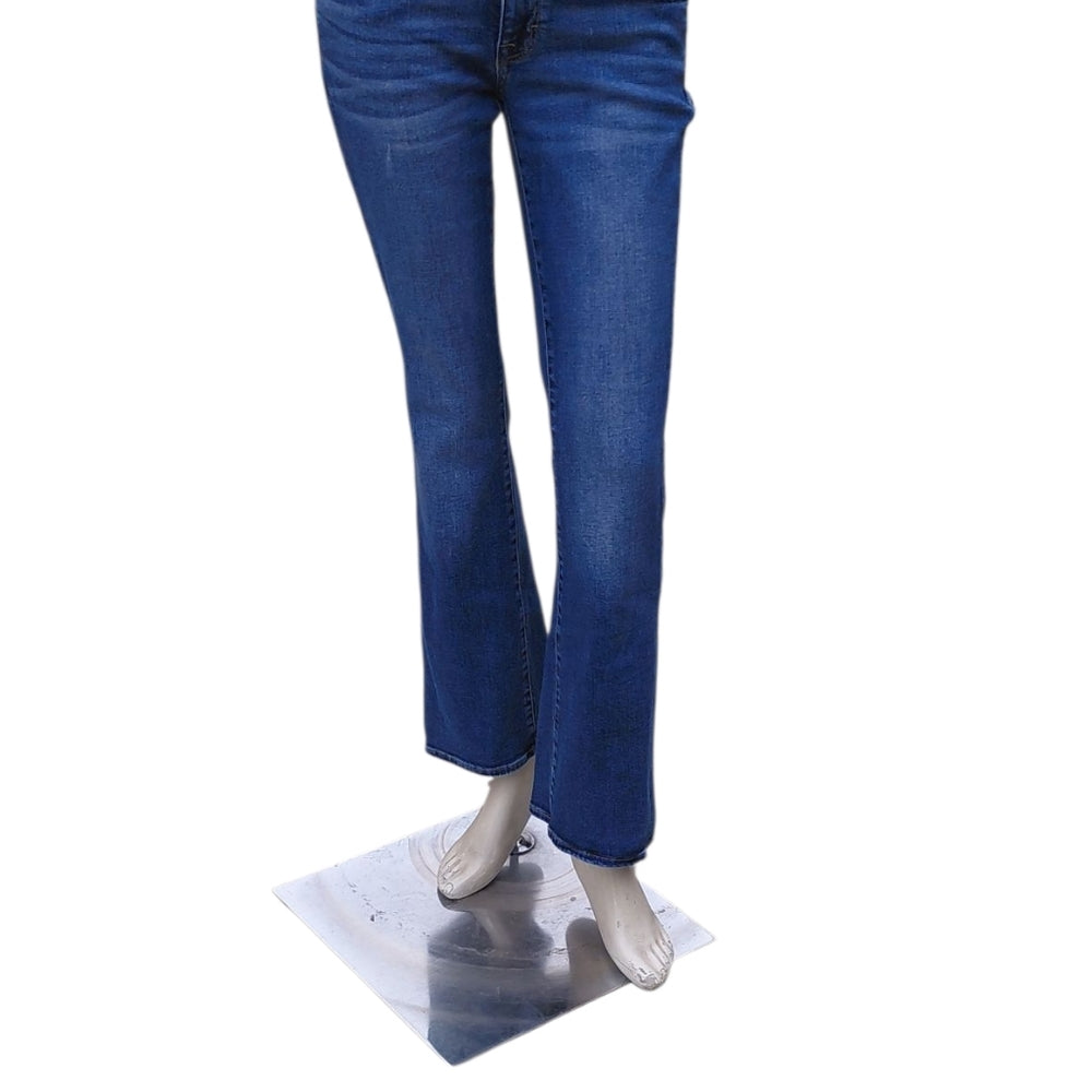 9300...Women's .American Eagle Classic Blue Jeans Size 6