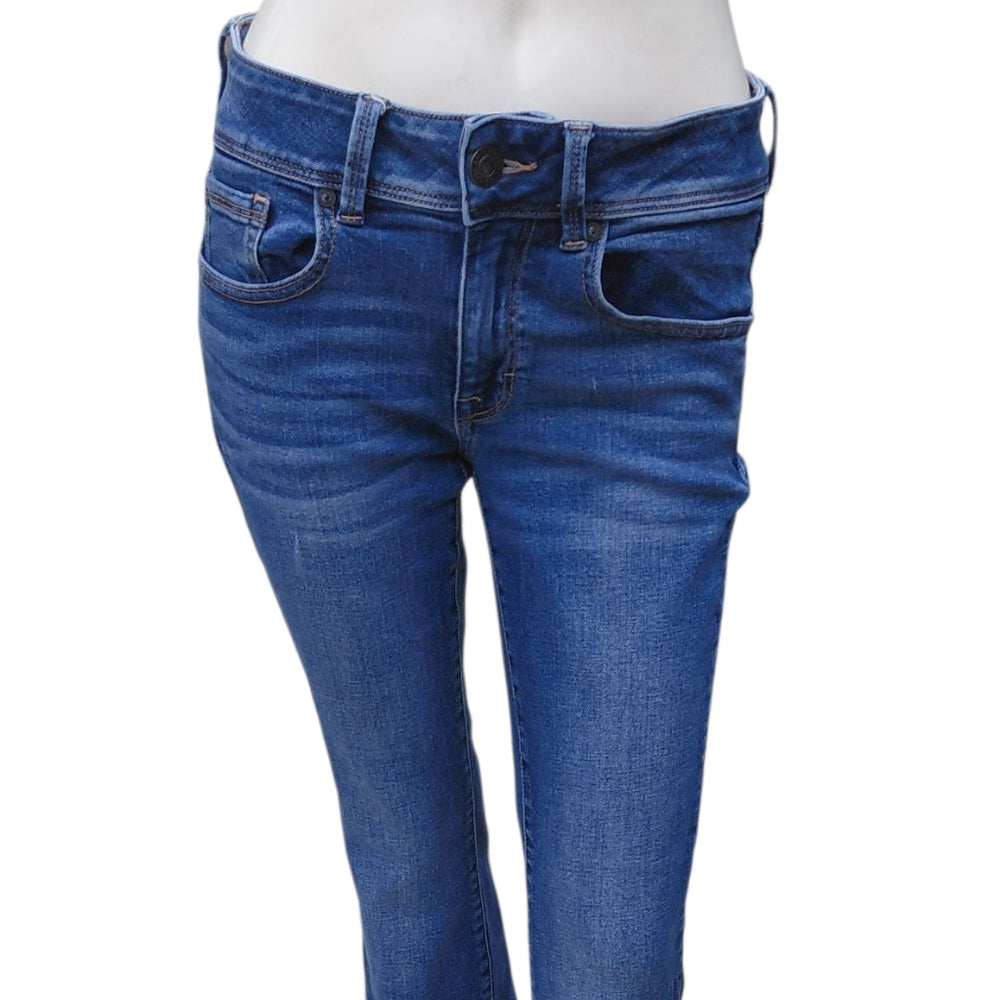 9300...Women's .American Eagle Classic Blue Jeans Size 6