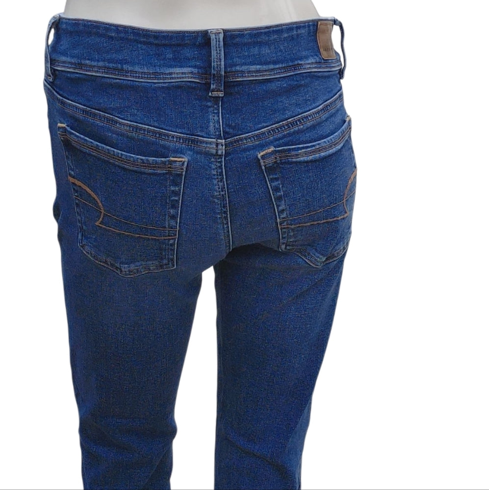 9300...Women's .American Eagle Classic Blue Jeans Size 6