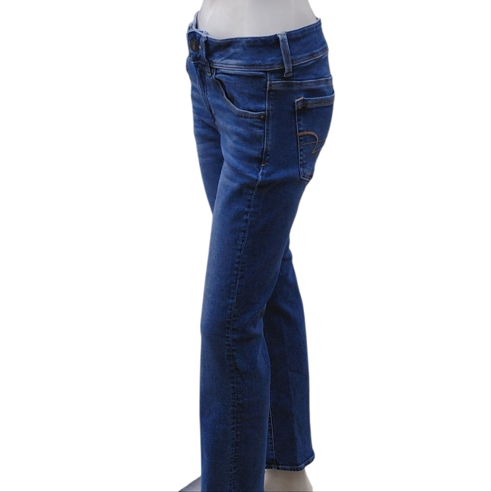 9300...Women's .American Eagle Classic Blue Jeans Size 6