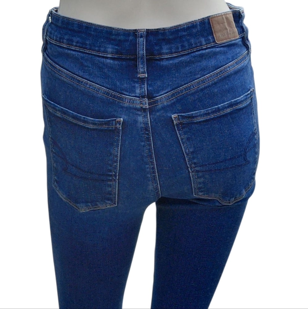 9301.....Women's American Eagle Skinny  Jeans Size 6