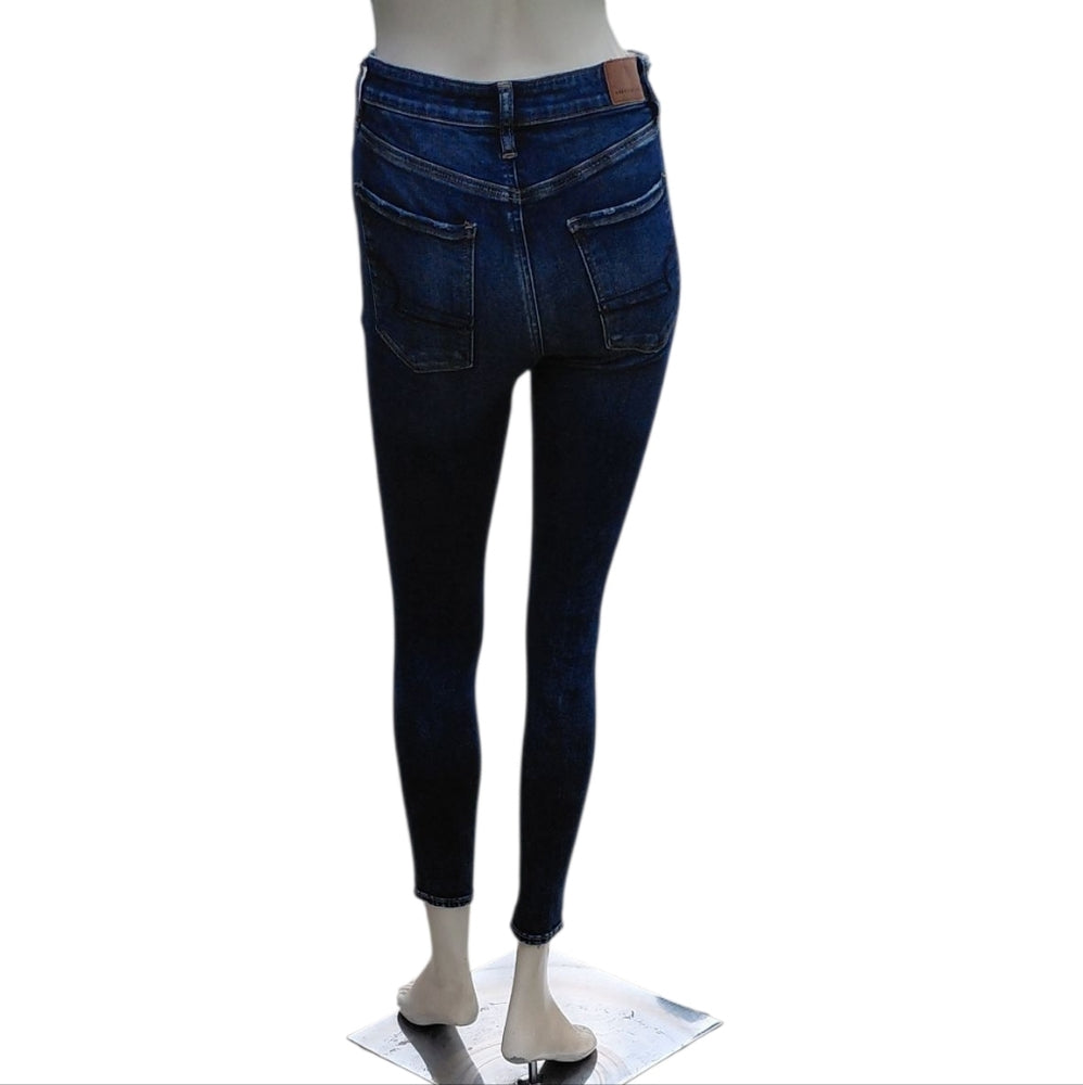 9303....Women's American Eagle Skinny Jeans Size 2 Short