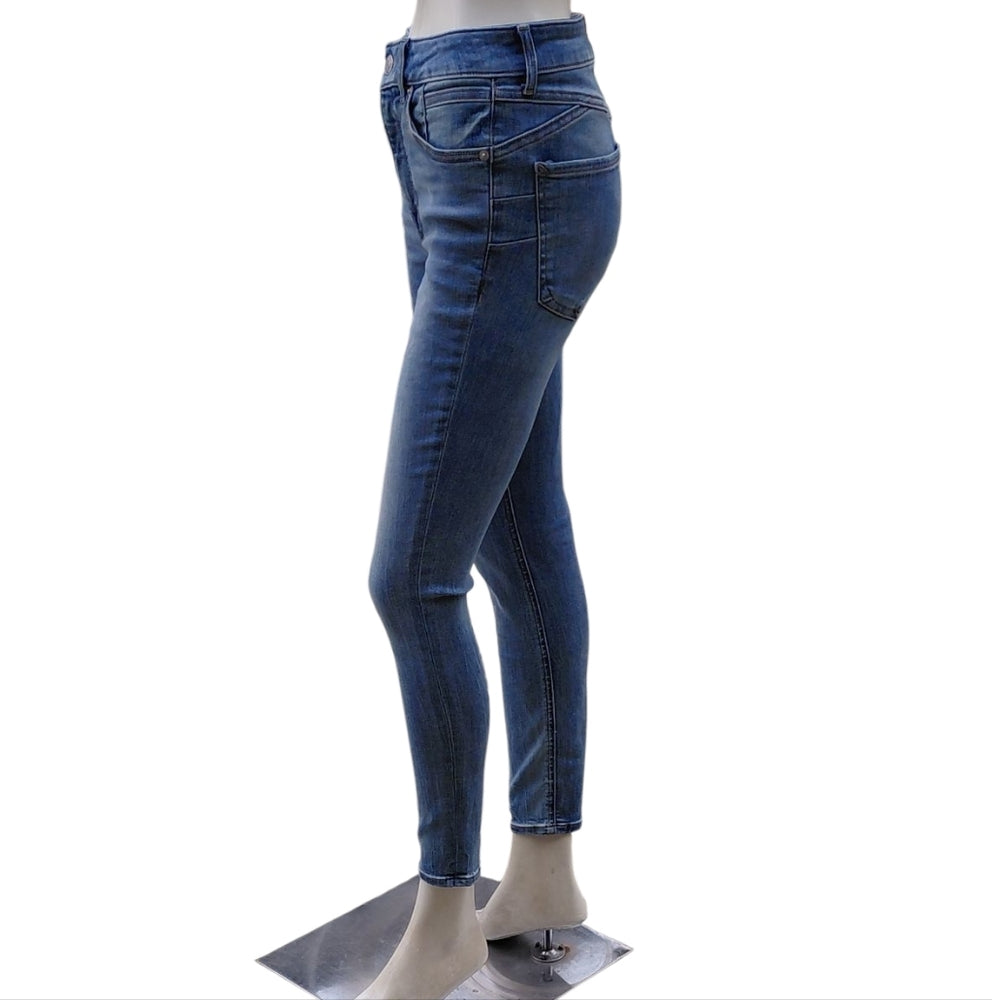 9306.....Women's Express Skinny Jeans Size Classic Blue Women's Jeans Size 6R/6R