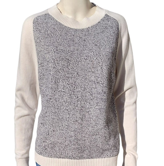9318....Women's Gap Long Sleeve Pullover Sweater Size Medium