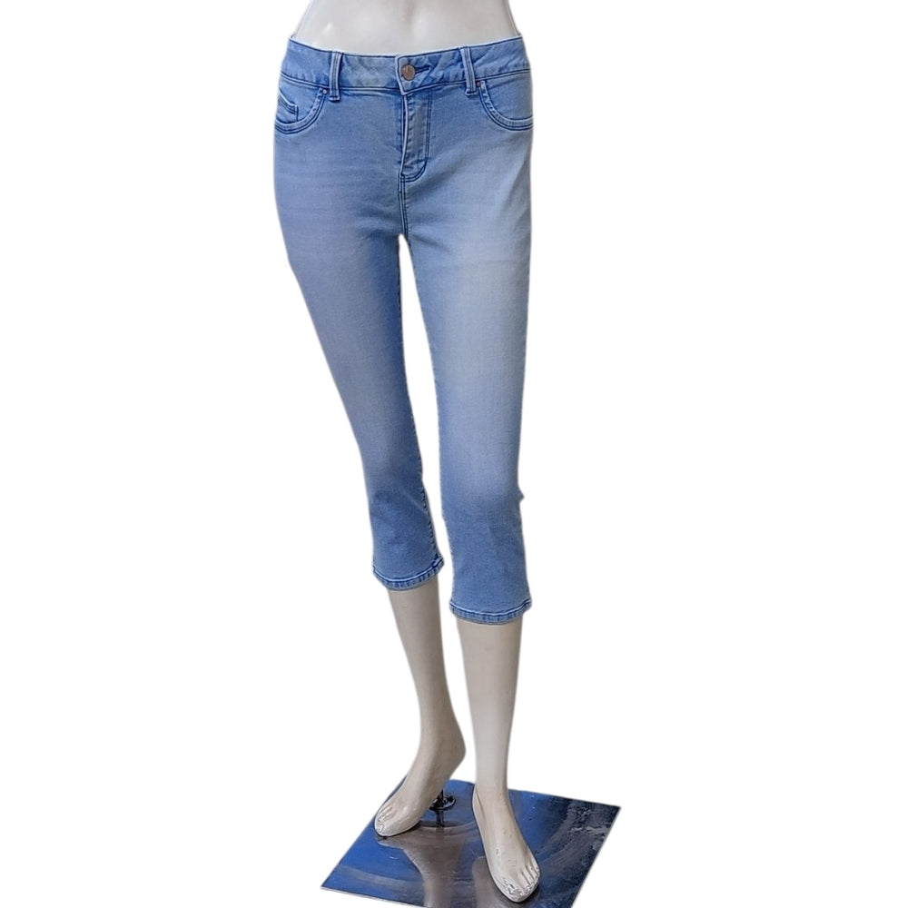 9321....Women's Crop d.Jeans Size 4