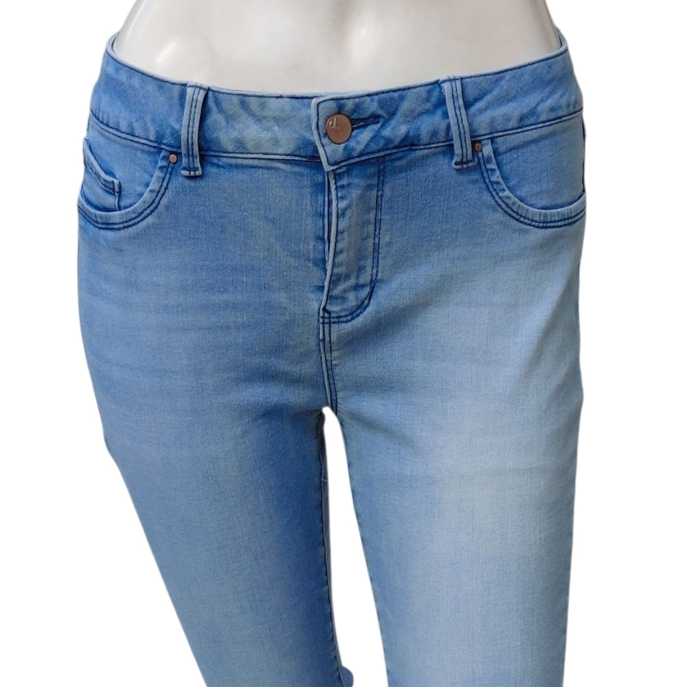 9321....Women's Crop d.Jeans Size 4