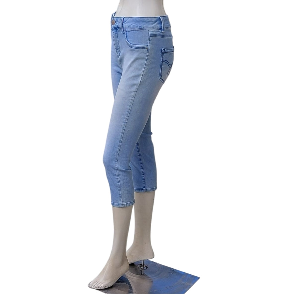 9321....Women's Crop d.Jeans Size 4