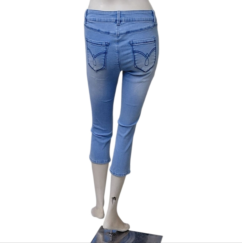 9321....Women's Crop d.Jeans Size 4