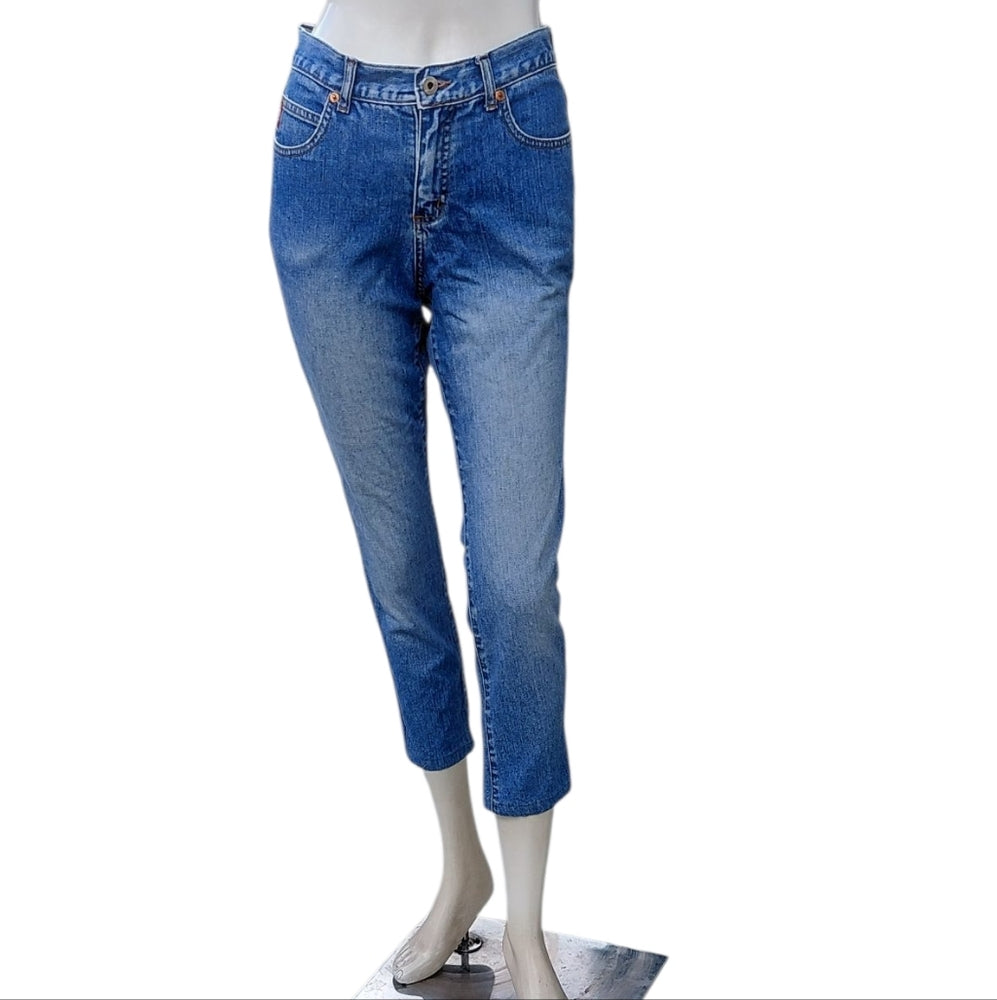 9322..Women's Crop Guess Jeans Size 26
