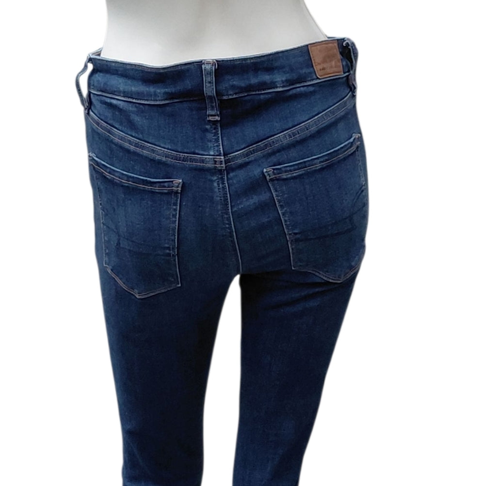 9337.....Women's American Eagle Skinny Jeans Size 6, W28" 25" Inseam, 9" Rise