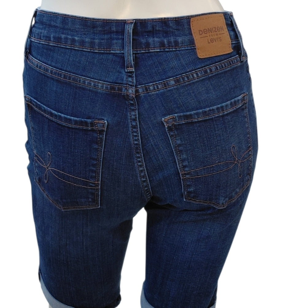8246.....Denizen by Levi's Denim Jean Shorts Size 2 W26