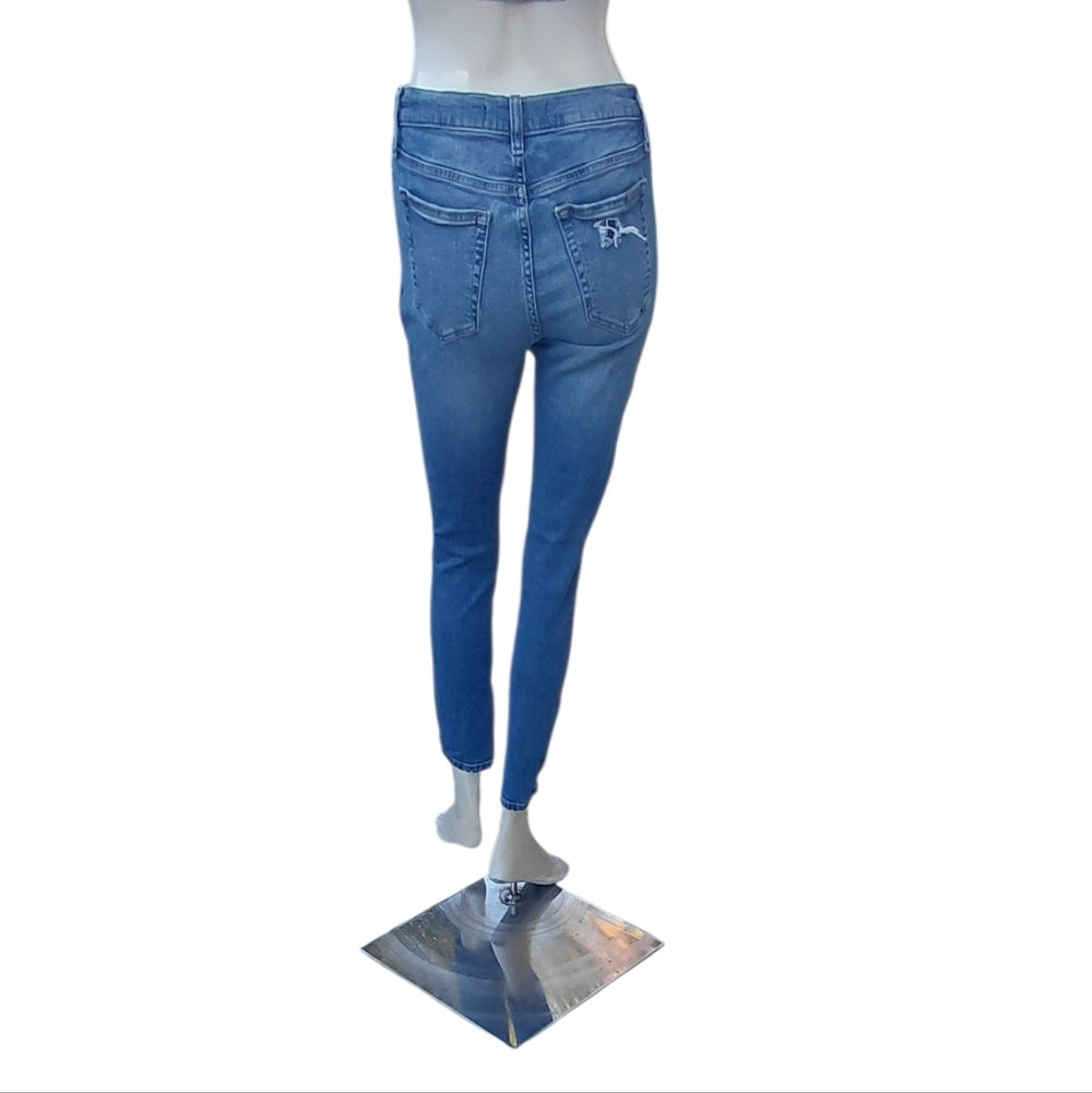 7013A...Women's Joe's Skinny Jeans Size  W28