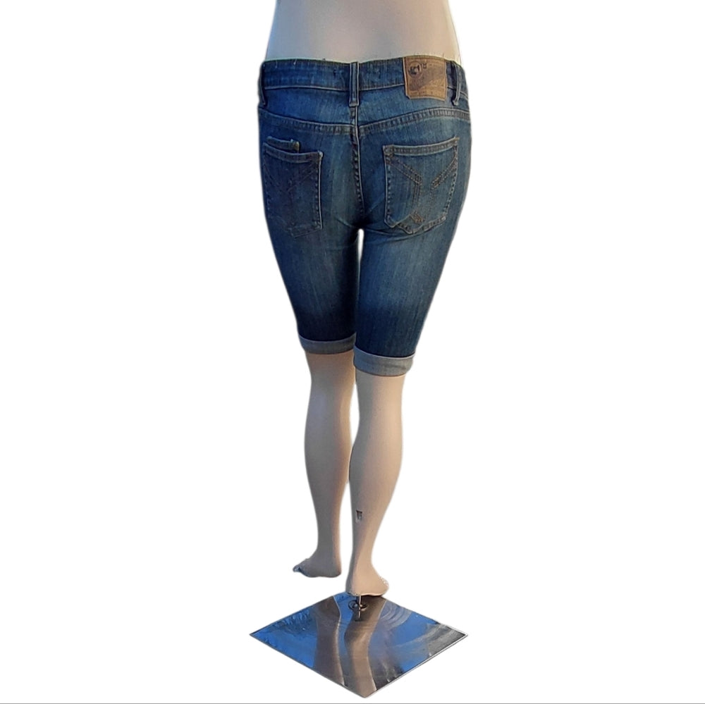 7025A....Women's Vigoss Denim Shorts Size 30