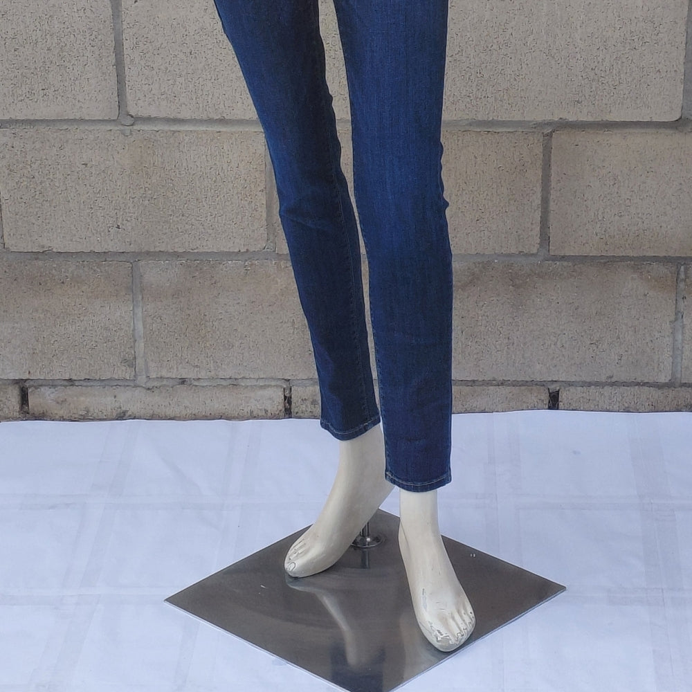 7031A....Women's Bullhead Skinny Jeans Size 27