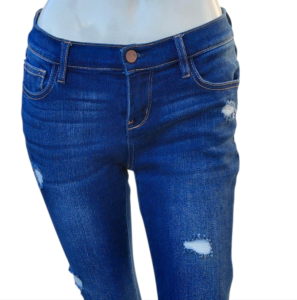 7040....Women's Soho New York Ankle Crop Distressed  Jeans Size 4