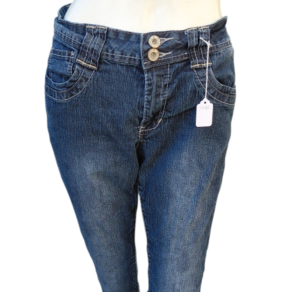 7042...Women's Angels Jeans Size 10, W28", 29" Inseam 8 1/2" Rise
