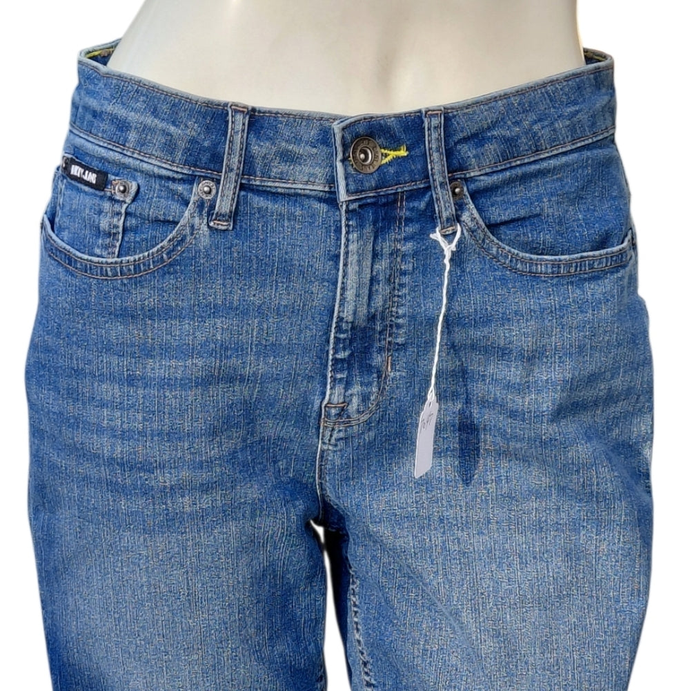 7047.....DKNY Denim Shorts Size 28/6, 9" Rise