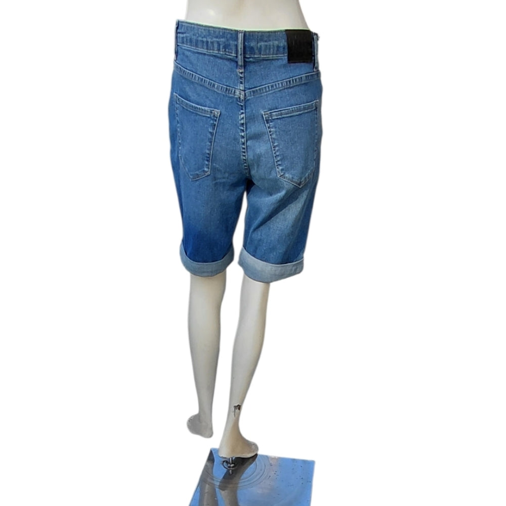 7047.....DKNY Denim Shorts Size 28/6, 9" Rise