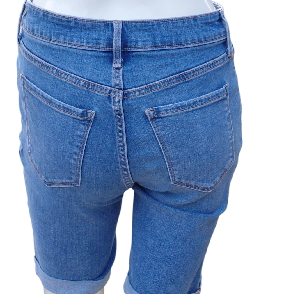 7046....Old Navy Denim Bermuda Shorts Size 4, W26" 8 1/2" Inseam, 9 1/2" Rise