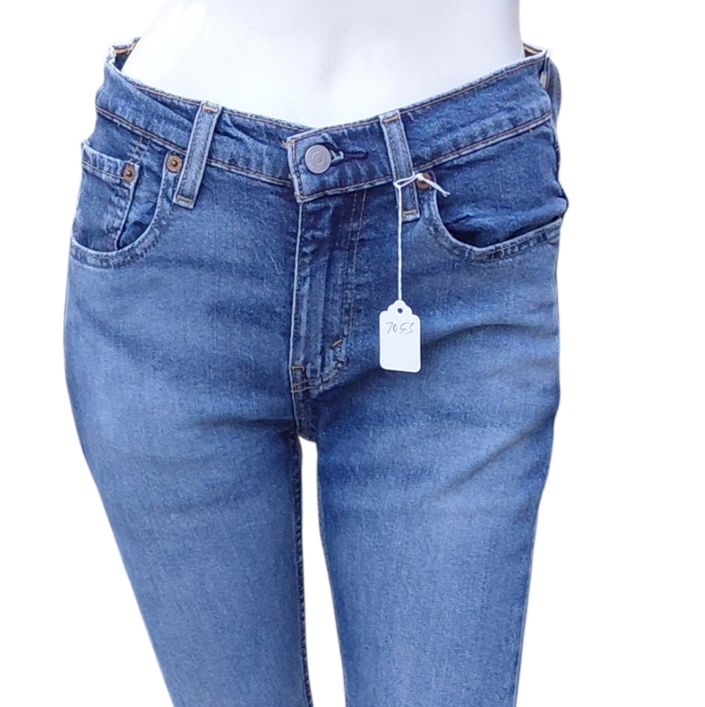 7053...Women's Levi Strauss Skinny Jeans Size 30, 29" Inseam 9" Rise