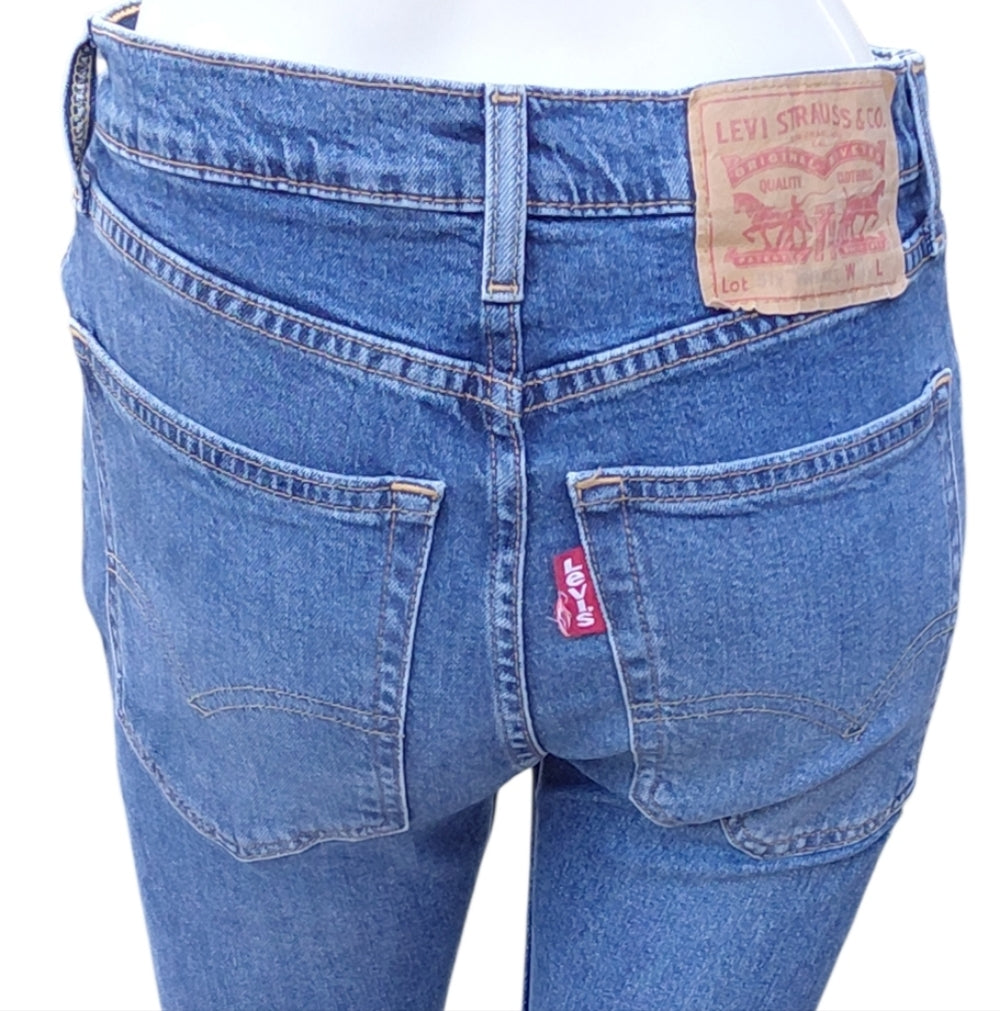 7053...Women's Levi Strauss Skinny Jeans Size 30, 29" Inseam 9" Rise
