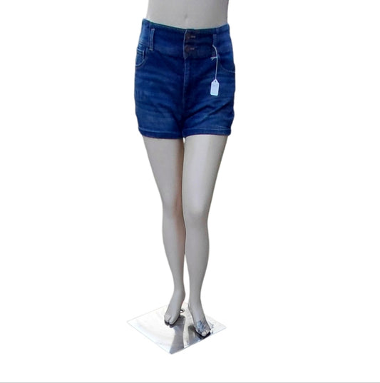 7054....Women's No Boundaries Shorts Size 17, W32" 2 1/2" Inseam, 11" Rise