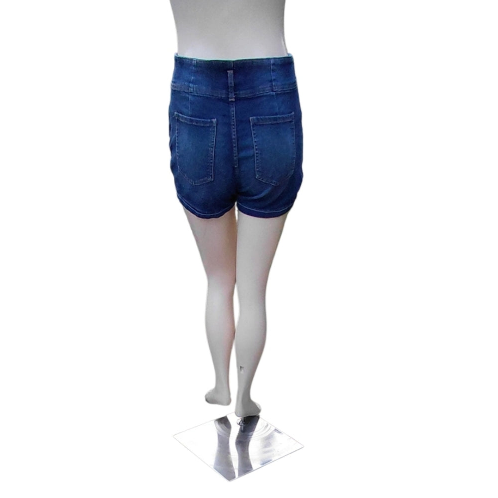 7054....Women's No Boundaries Shorts Size 17, W32" 2 1/2" Inseam, 11" Rise