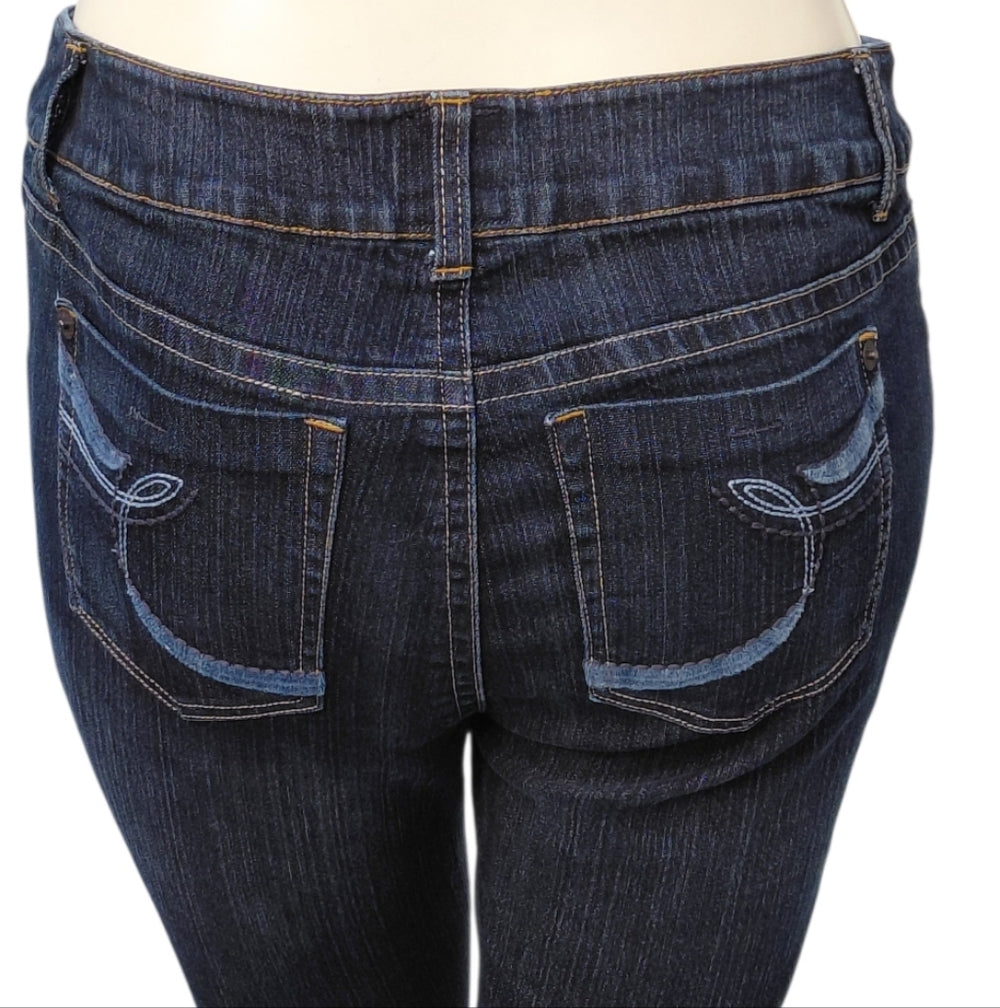 7055..Women's Torrid Denim Straight Leg Jeans Size 14, W34" 23" Inseam, 9"Rise