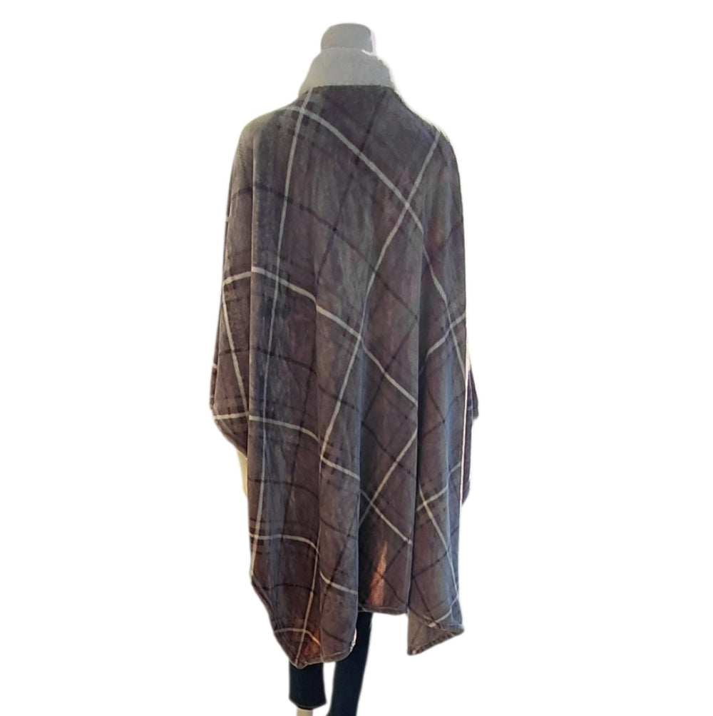 7071....Plaid Wrap Shawl with White Fur Trim, 2 Pockers Size 50"×70"
