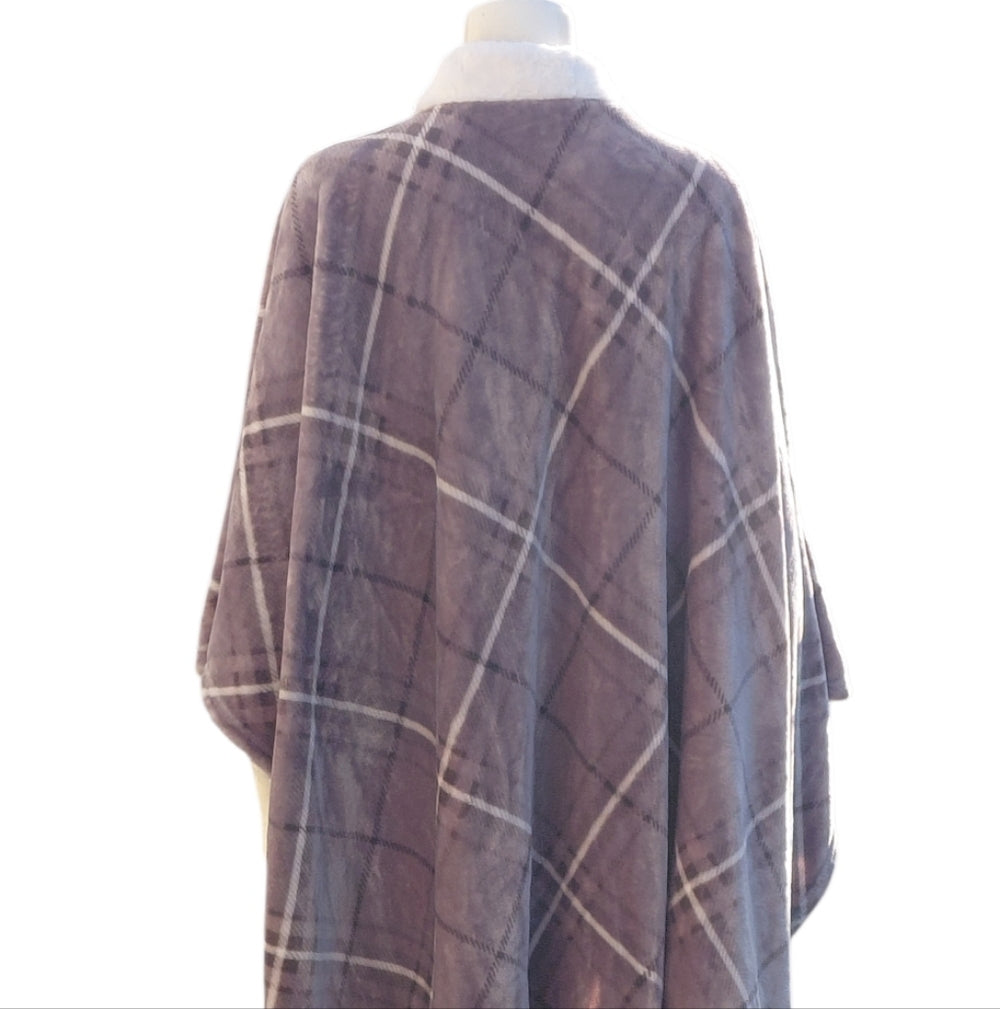 7071....Plaid Wrap Shawl with White Fur Trim, 2 Pockers Size 50"×70"