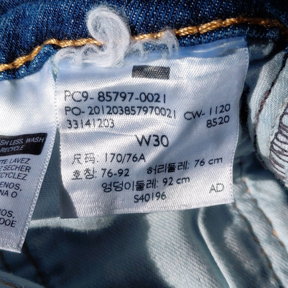 7053...Women's Levi Strauss Skinny Jeans Size 30, 29" Inseam 9" Rise