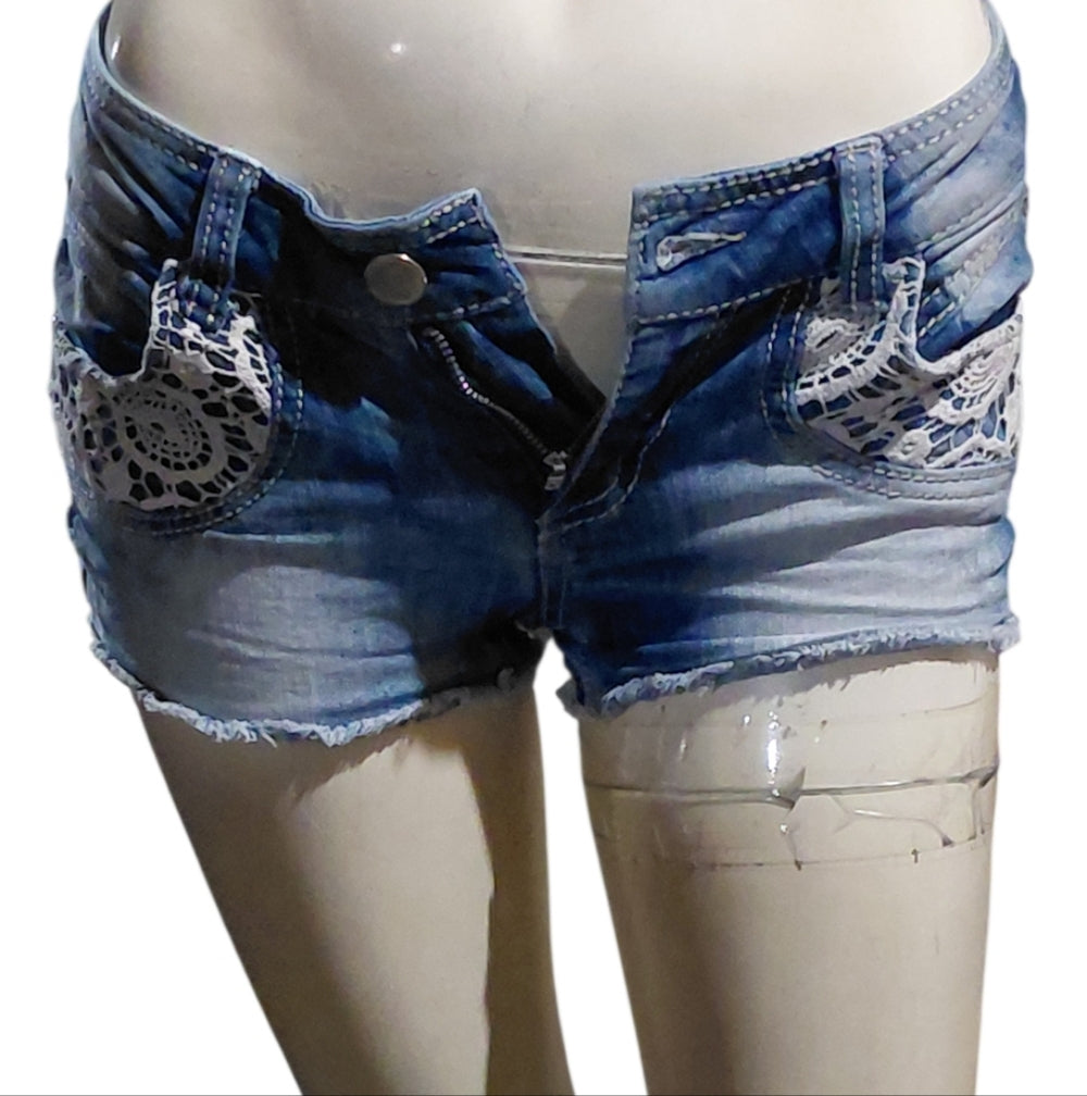 7082..No Boundaries Denim Shorts Size 1, W24", 7" Rise 2" Inseam