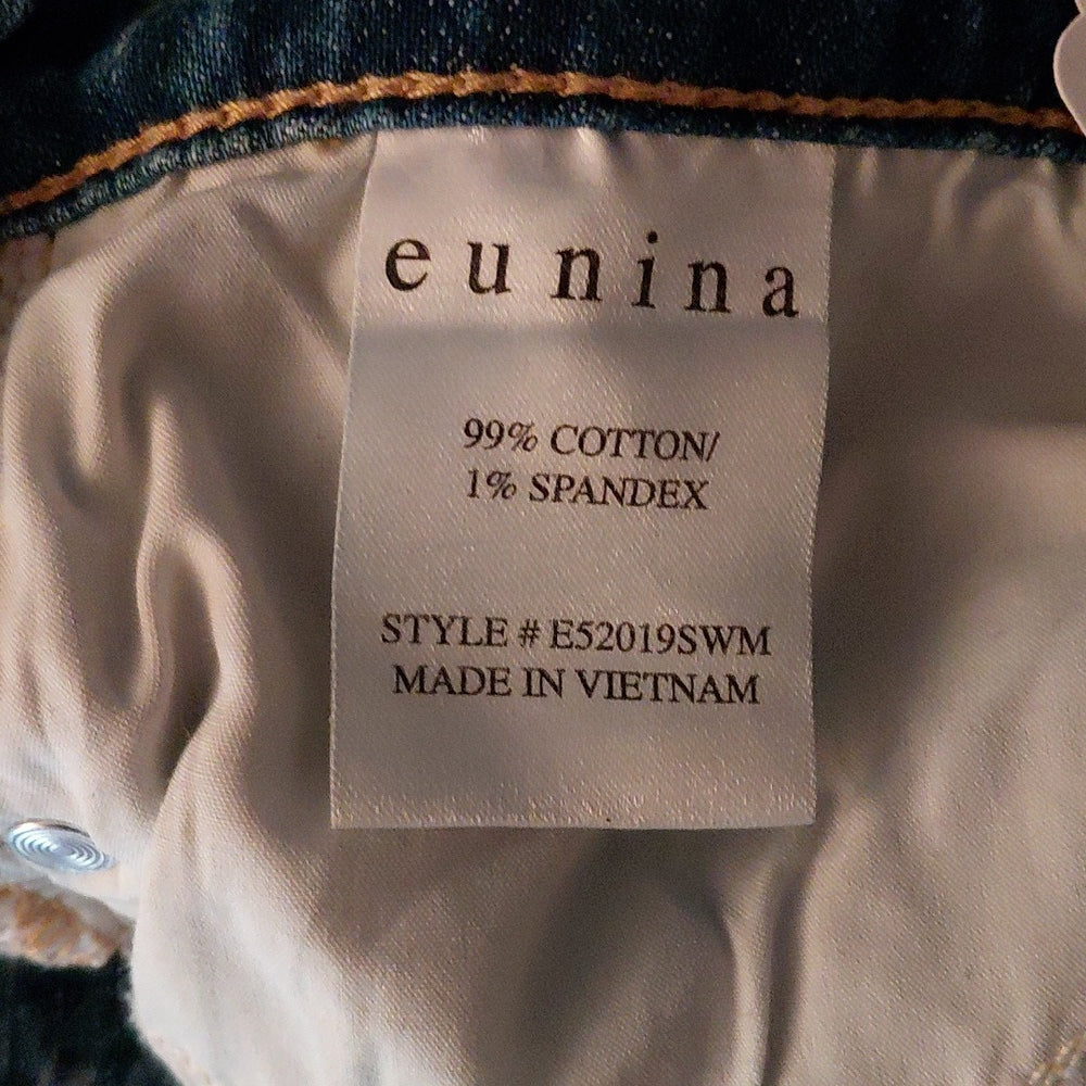 7092..Women's Distressed Skinny Jeans Size 5, W27", 27" Inseam 9" Rise
