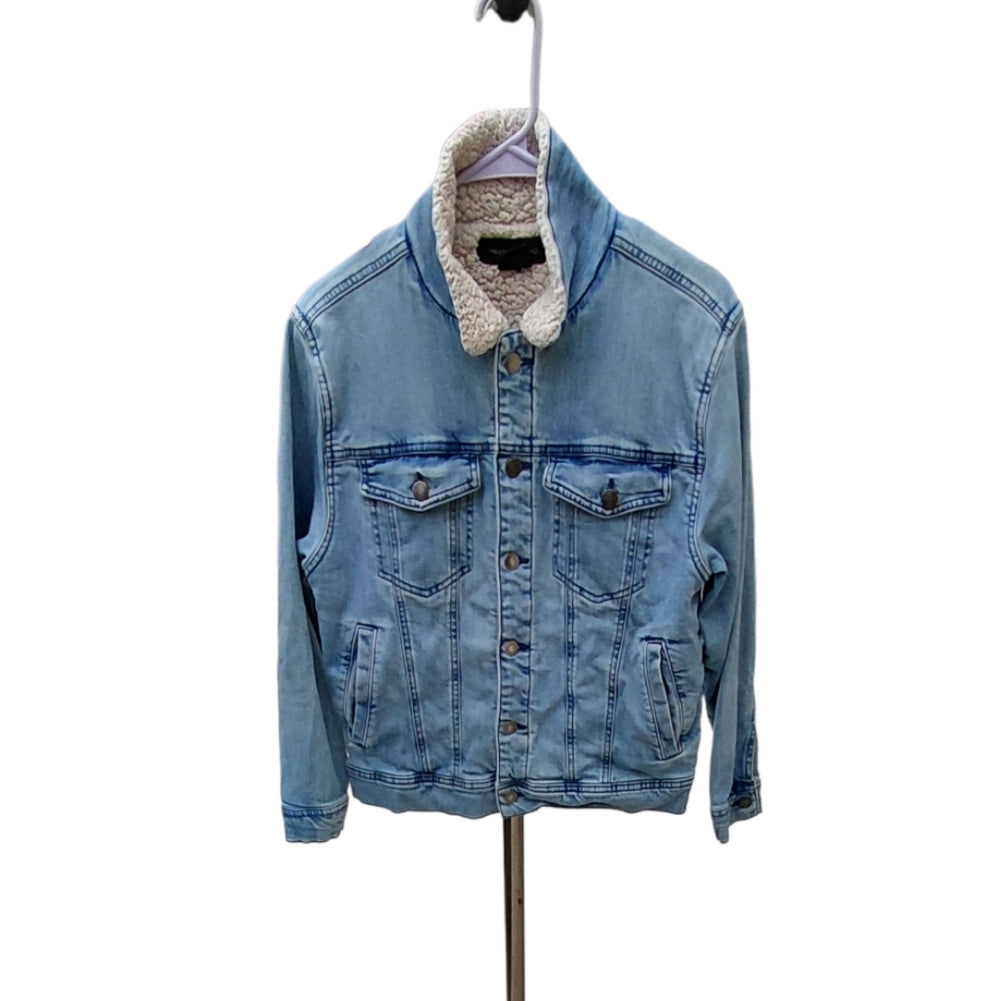 7098..Women's Treasure Bond Light Wash Denim Sherpa Jacket Size XL (14/16)