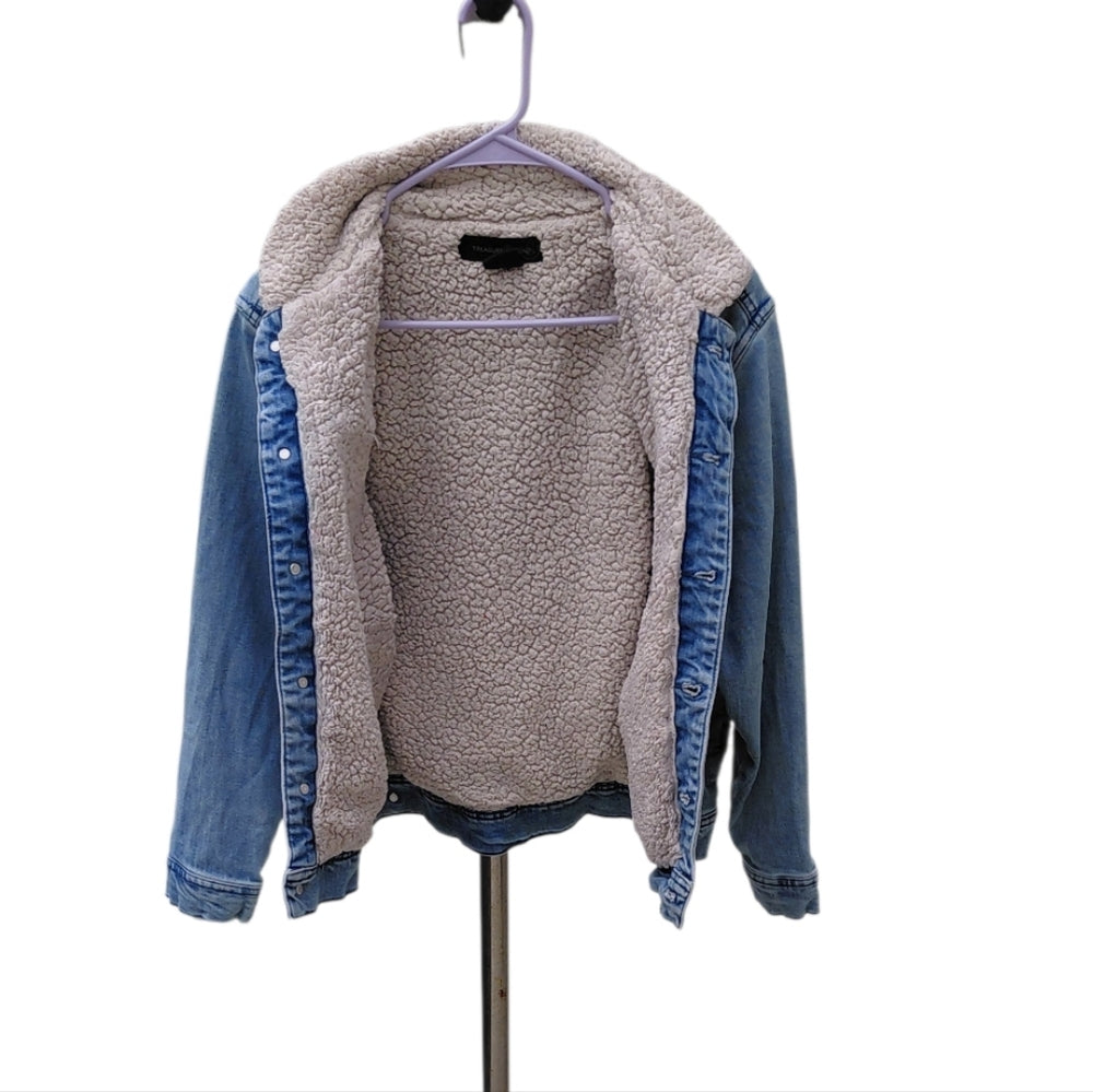 7098..Women's Treasure Bond Light Wash Denim Sherpa Jacket Size XL (14/16)