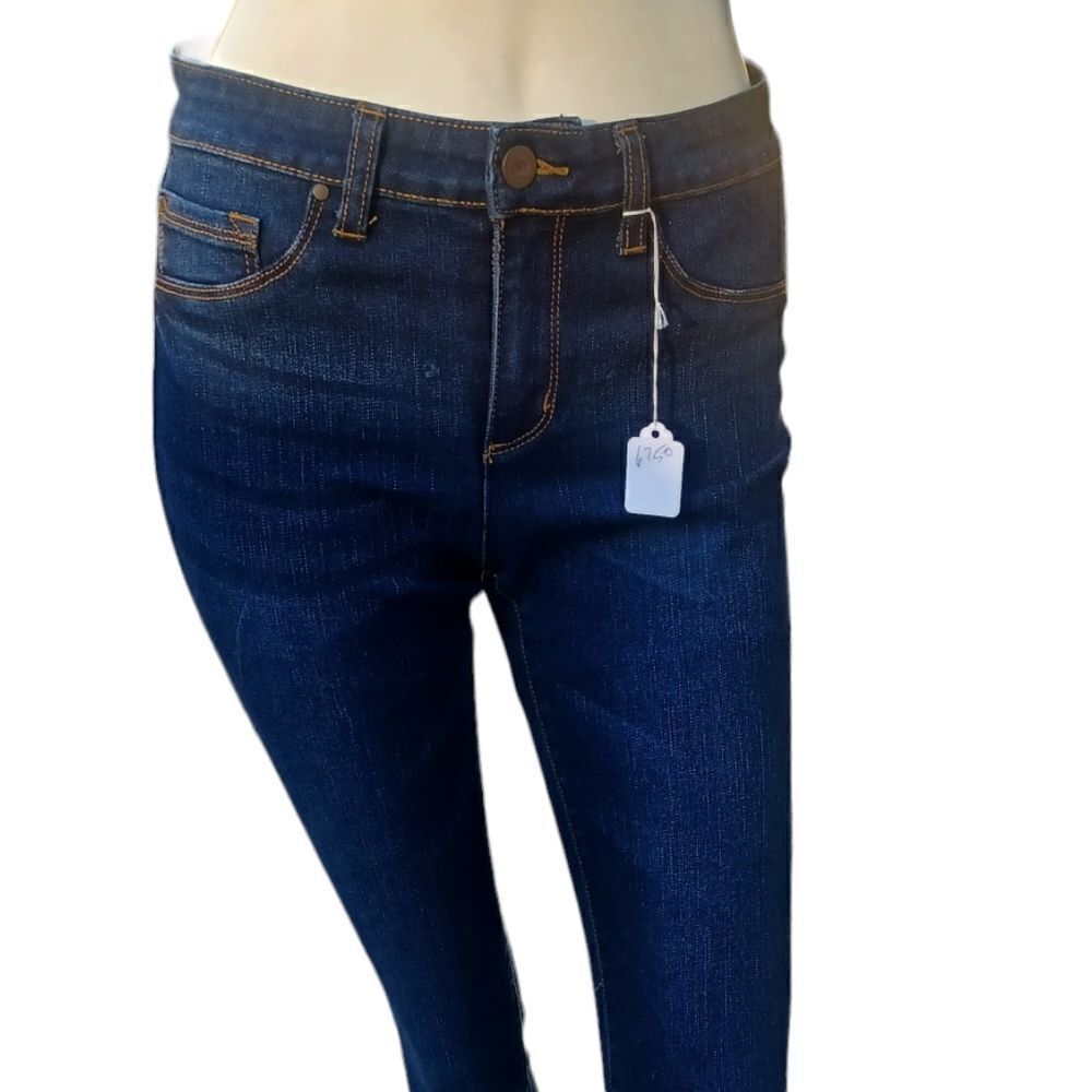 67505....Jones New York Skinny Jeans Size 4