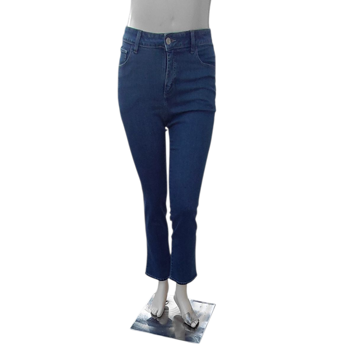 445013...Preowned Lee Straight leg Jeans Size 8 Short, W29" 28"Inseam  9 1/2"Rise