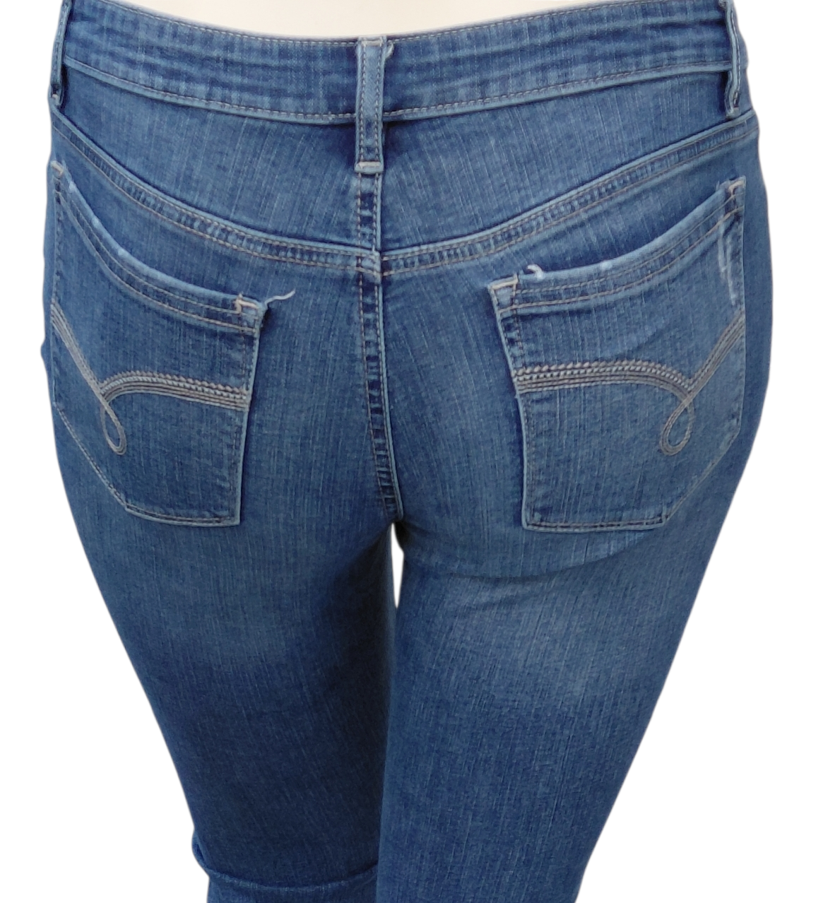 69721....Preowned Riders by Lee Mid-Rise Bootcut Size 10P, W30" 27"Inseam 9"Rise