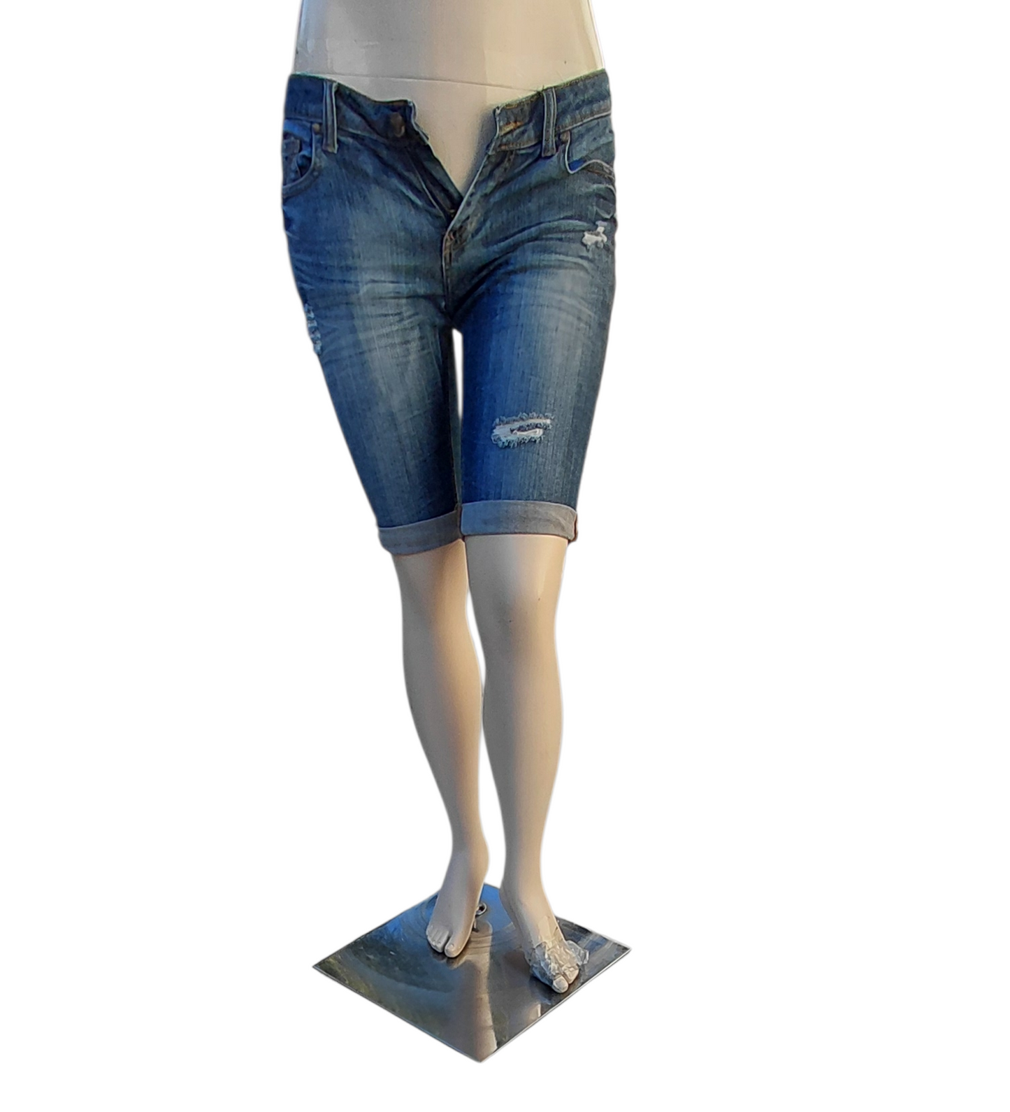 7025A....Women's Vigoss Denim Shorts Size 30