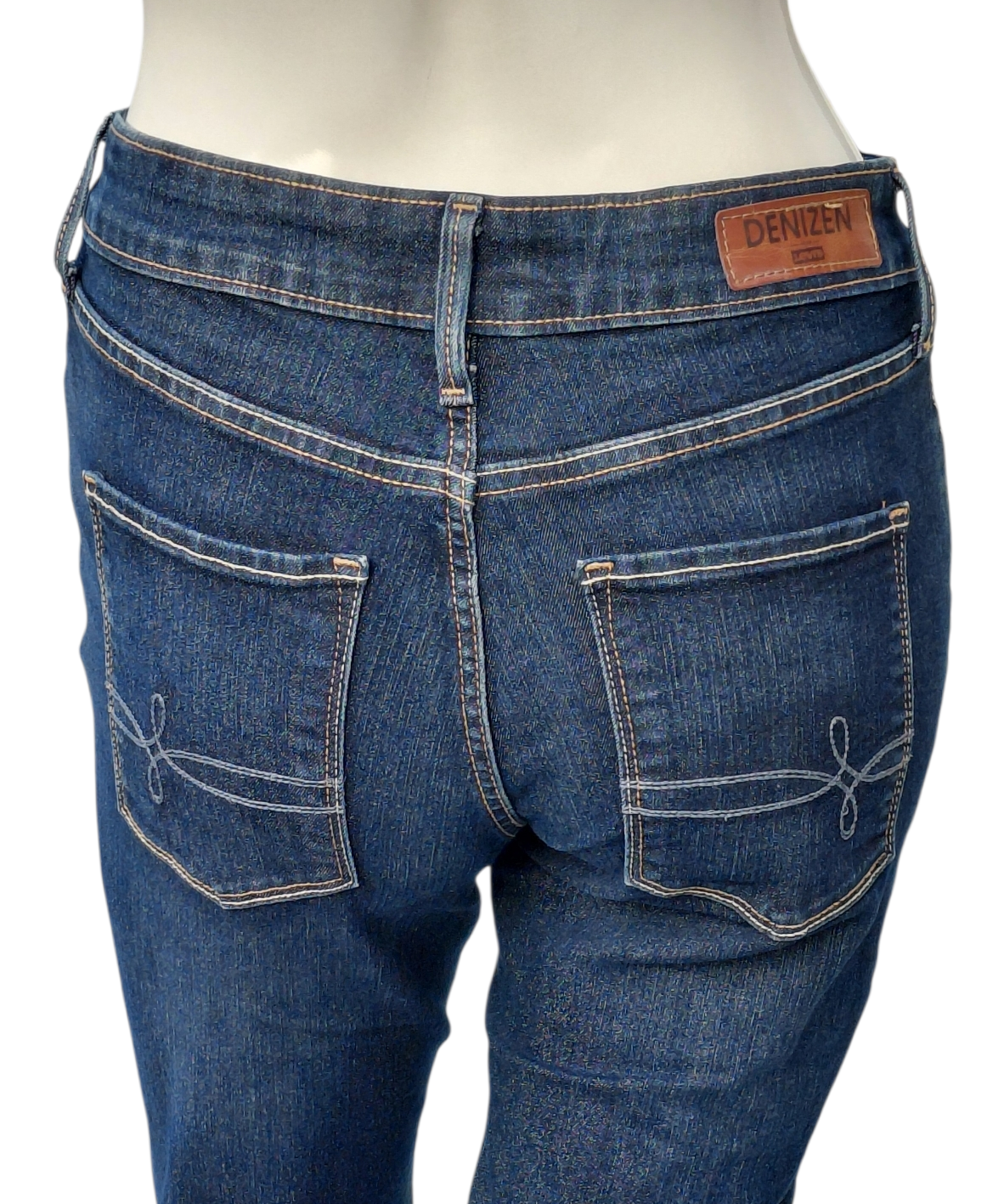 683412....Preowned Denizen by Levi's Crop Jeans Size 2